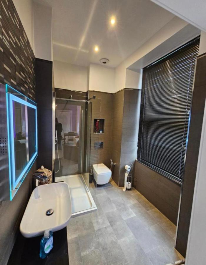 Luxury Family Room With Private Bathroom In The Heart Of إدنبرة المظهر الخارجي الصورة